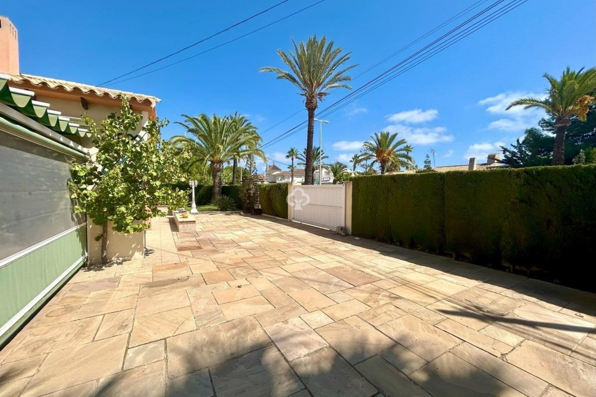 Resale - Villa -
Orihuela Costa - Aguamarina