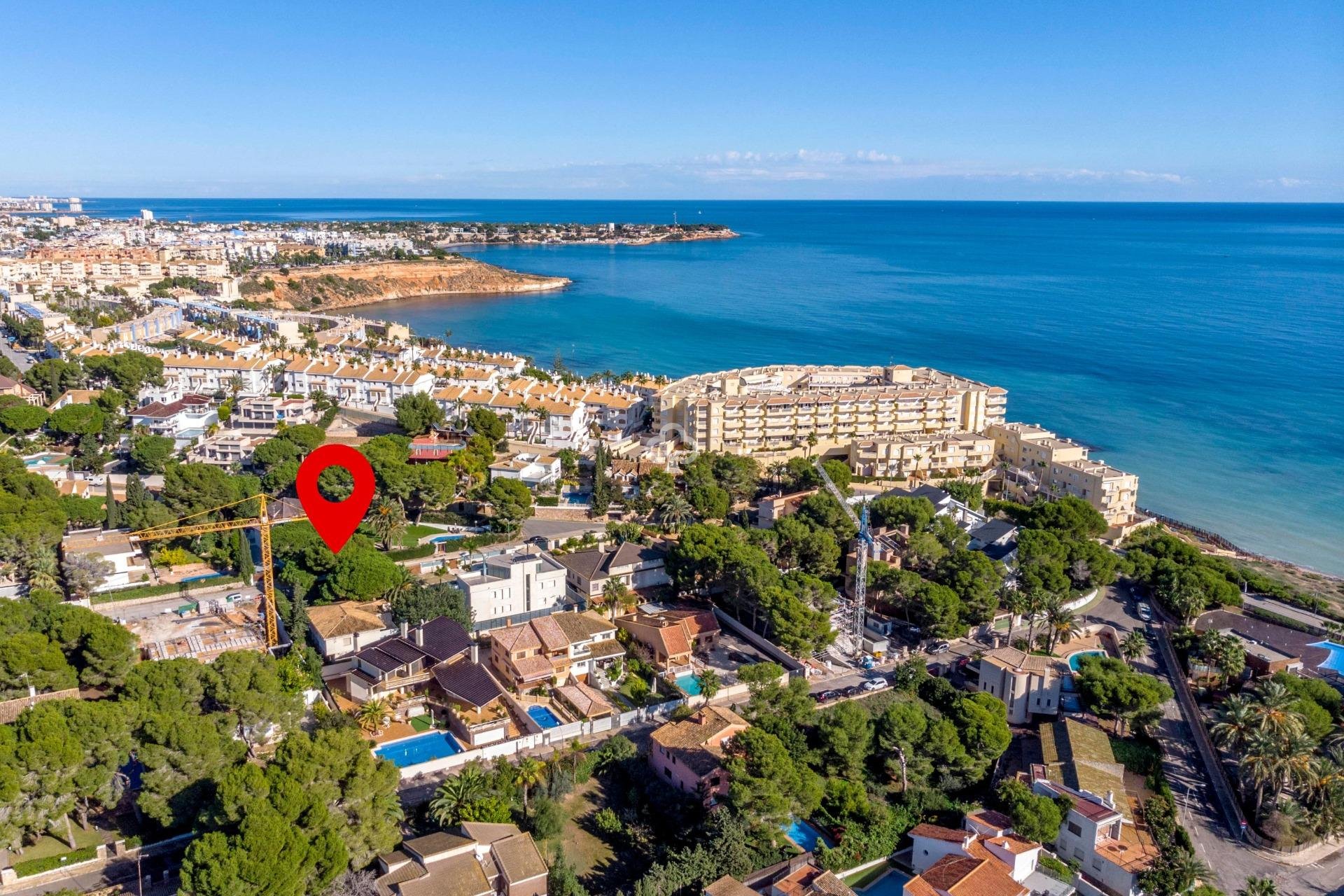 Resale - Villa -
Orihuela Costa - Campoamor