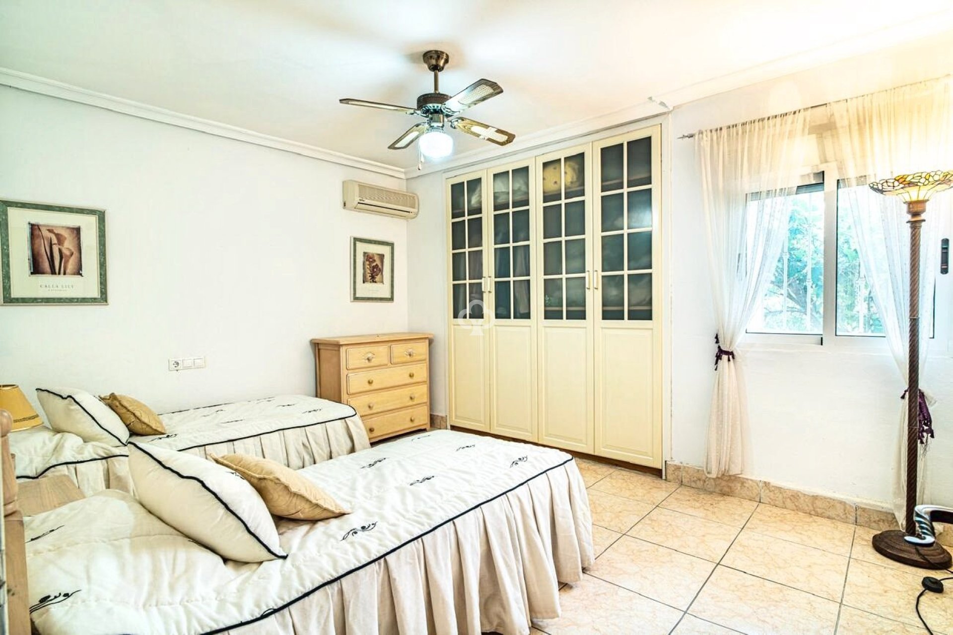 Resale - Villa -
Orihuela Costa - Villamartín