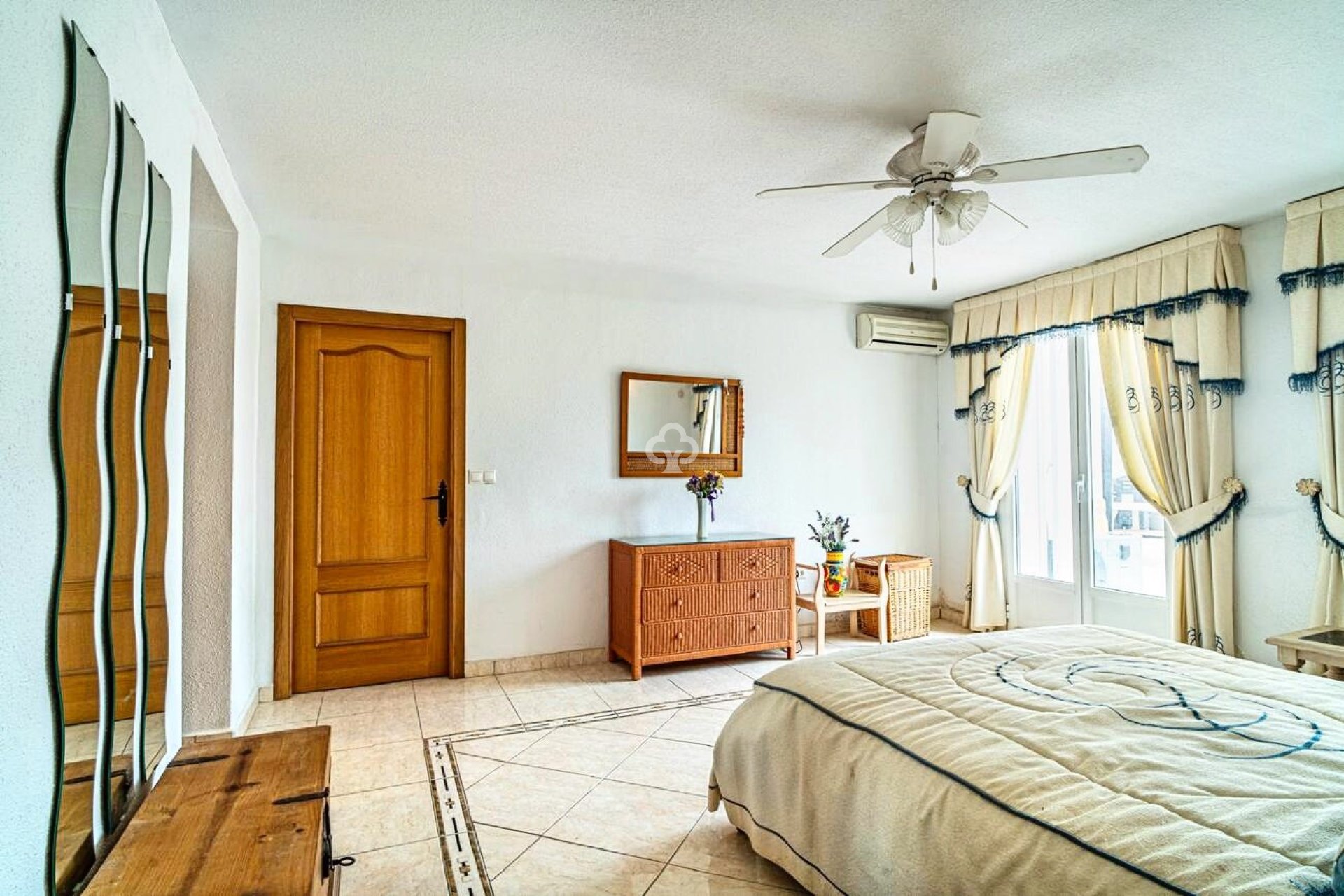 Resale - Villa -
Orihuela Costa - Villamartín