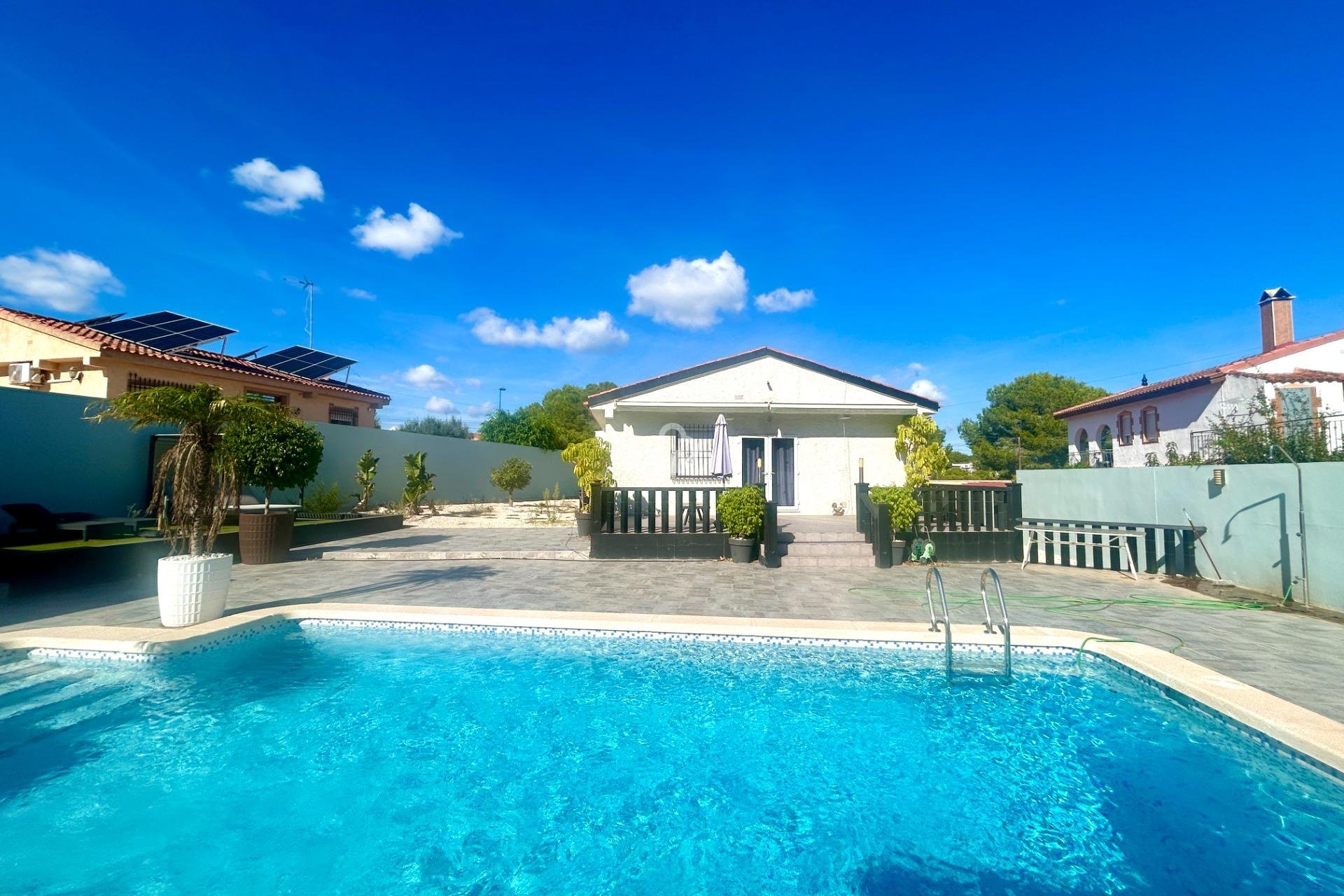 Resale - Villa -
Pilar de la Horadada - Pinar de Campoverde