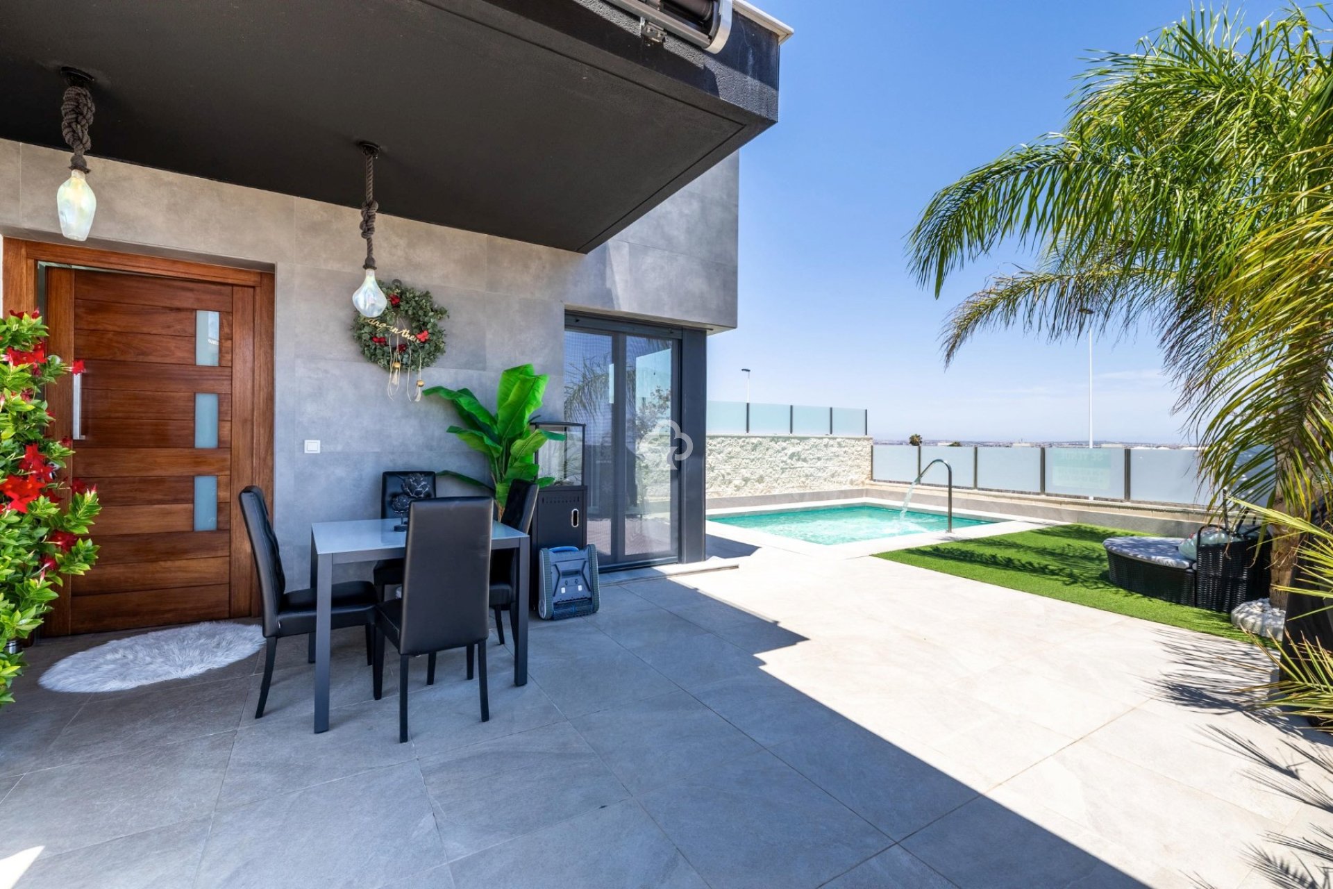 Resale - Villa -
Torrevieja - Los altos