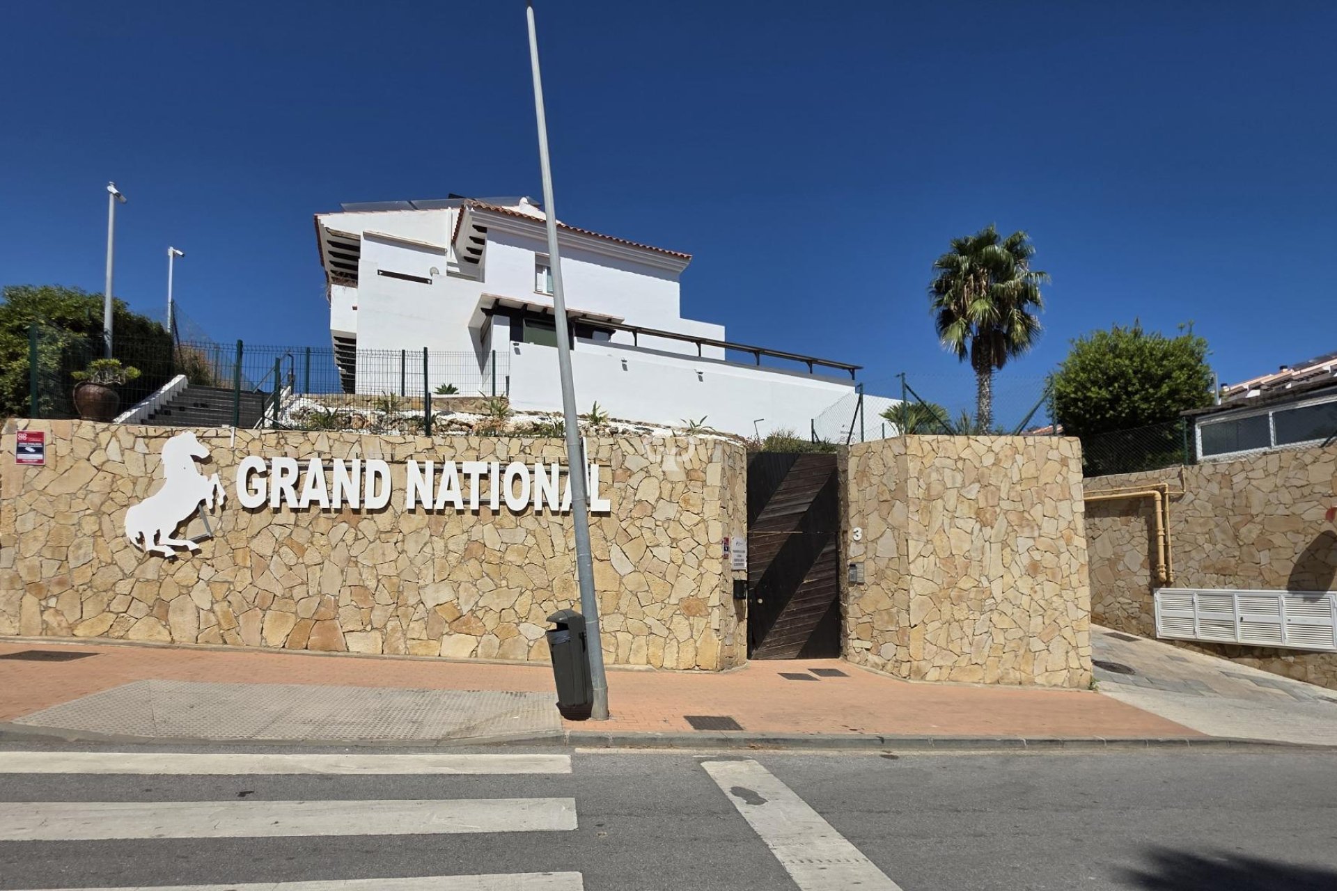 Reventa - Adosado -
Mijas - Hipódromo-Cerrado del Águila