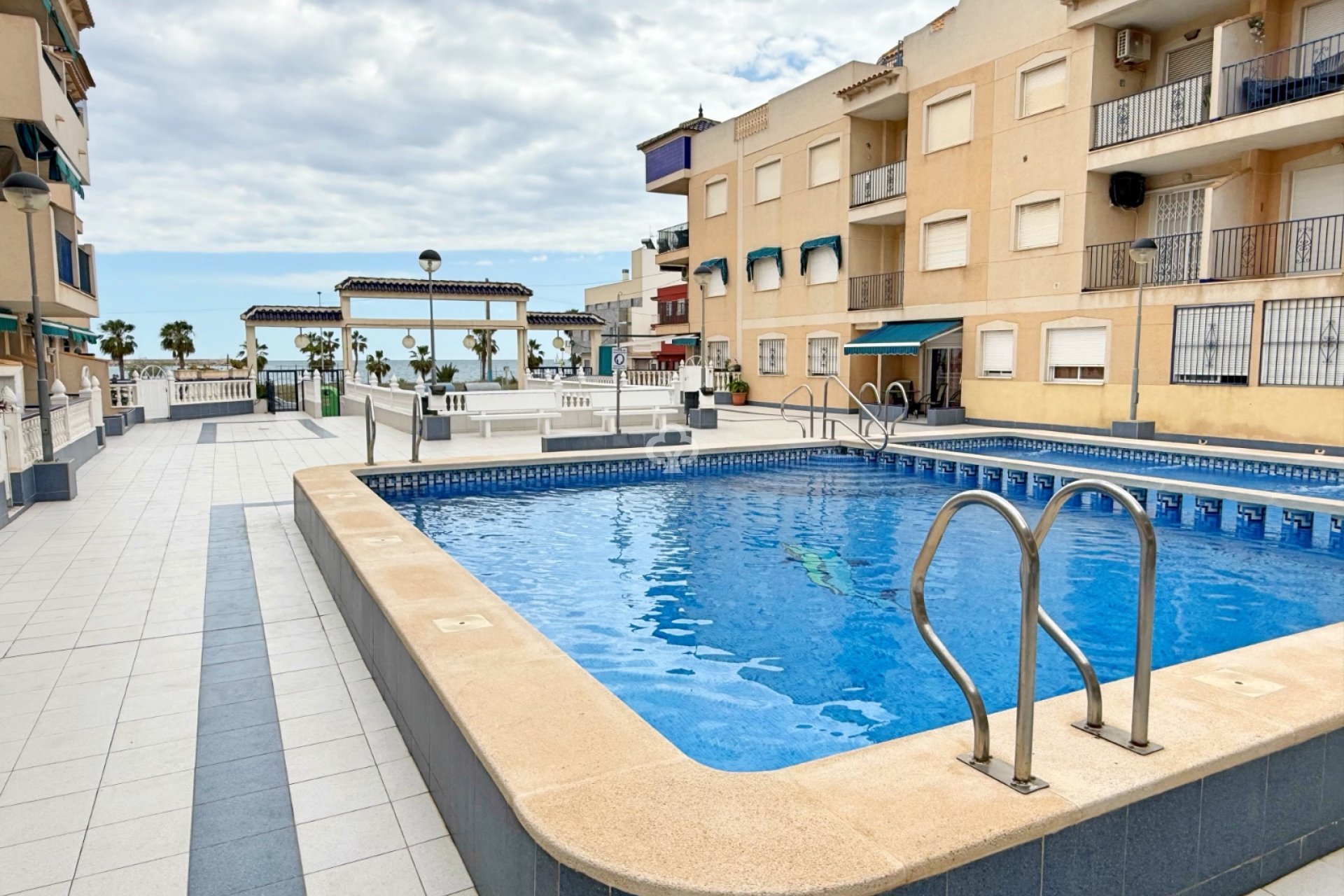 Reventa - Apartamento / piso -
Torrevieja - El Acequión - Los Náufragos