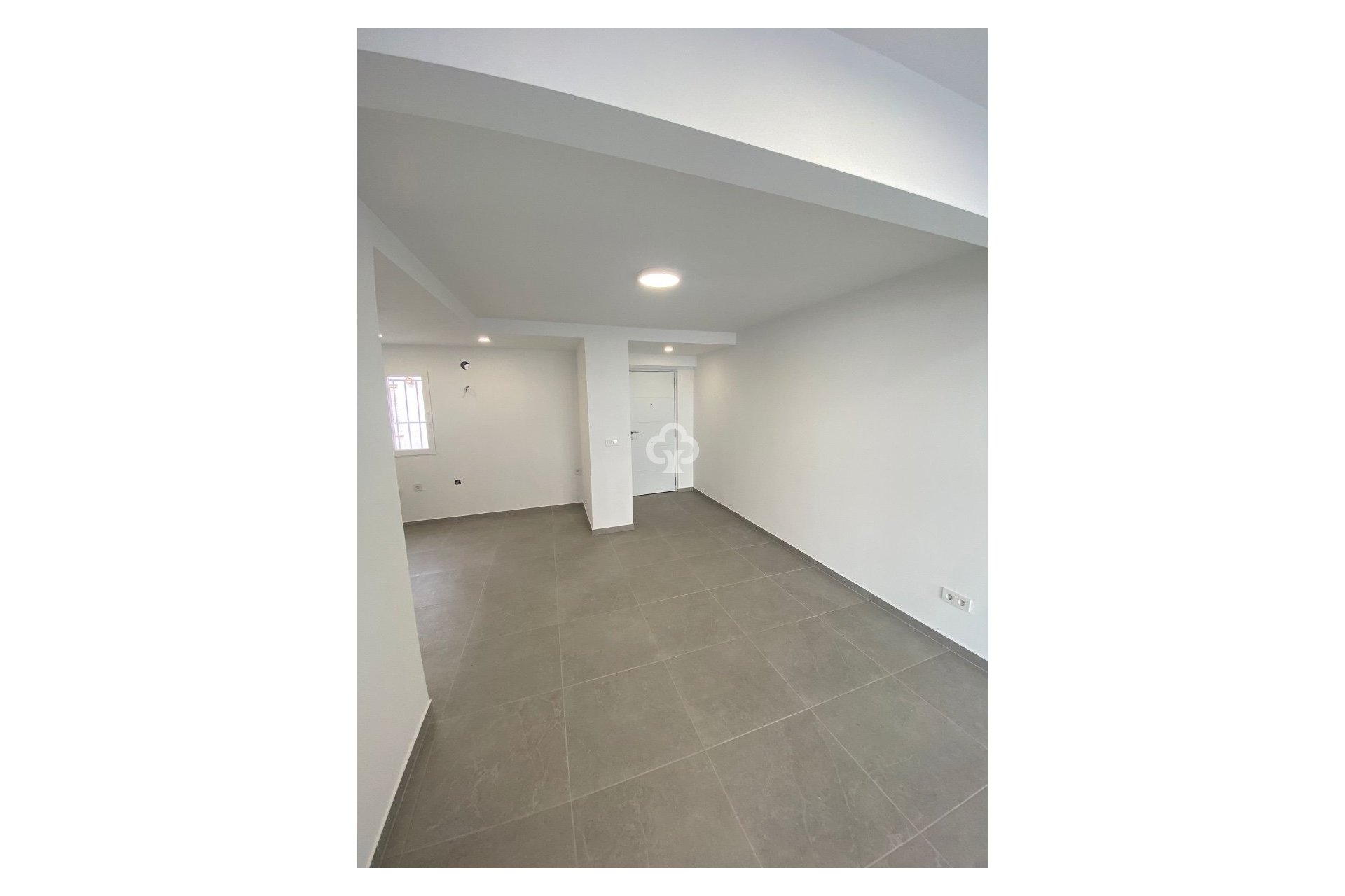 Reventa - Ático -
Torrevieja - 03182, Calle Gumersindo