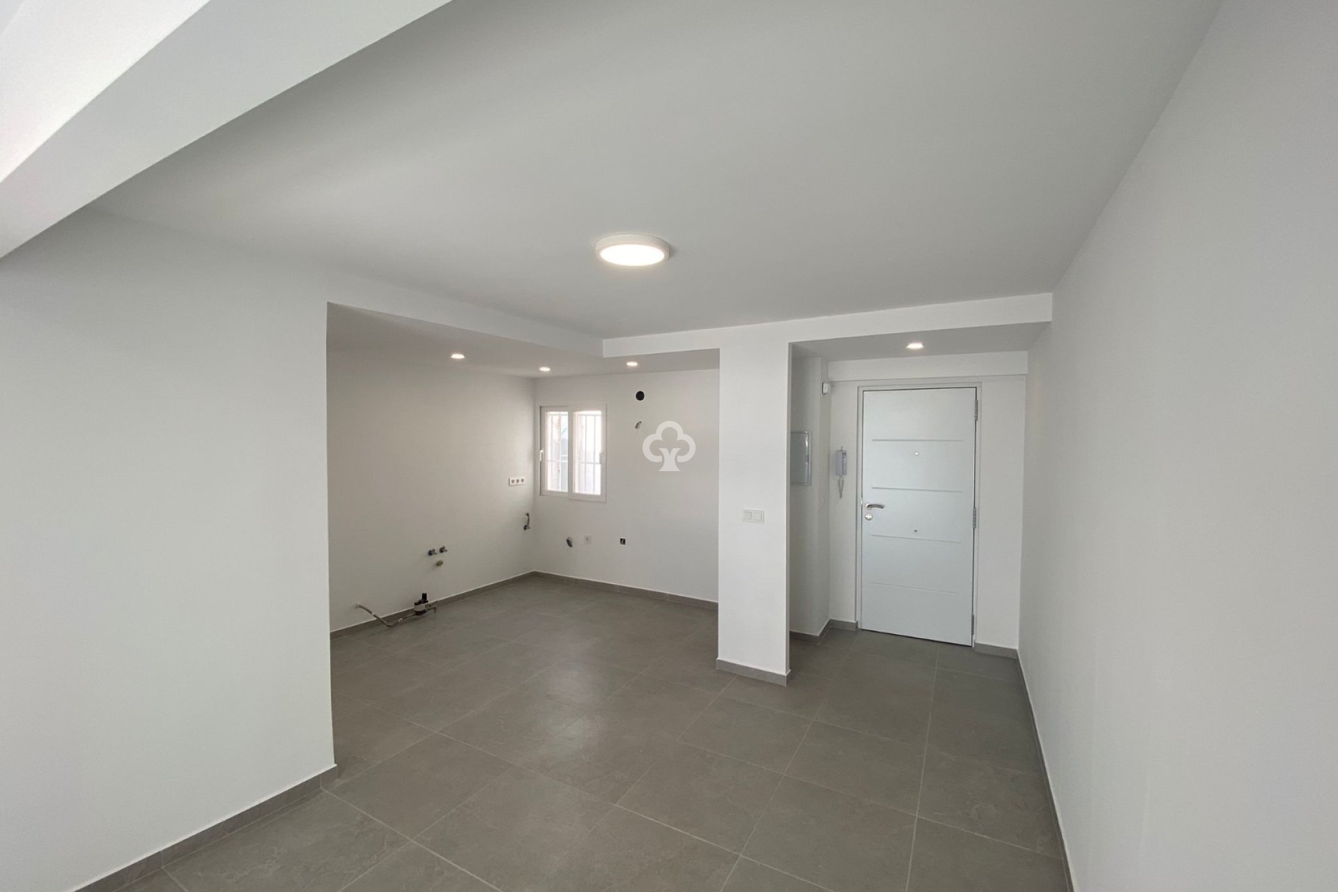 Reventa - Ático -
Torrevieja - 03182, Calle Gumersindo