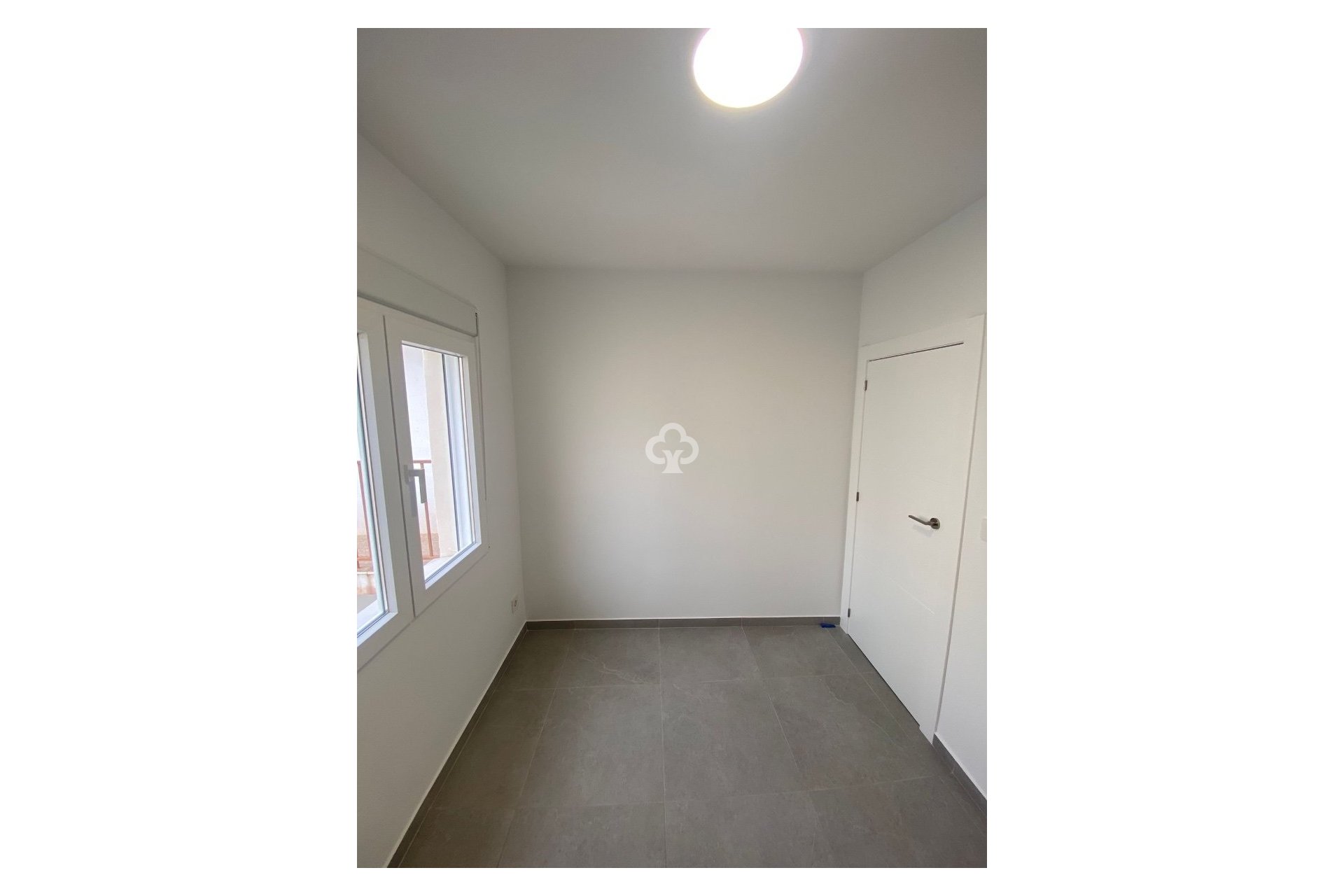 Reventa - Ático -
Torrevieja - 03182, Calle Gumersindo