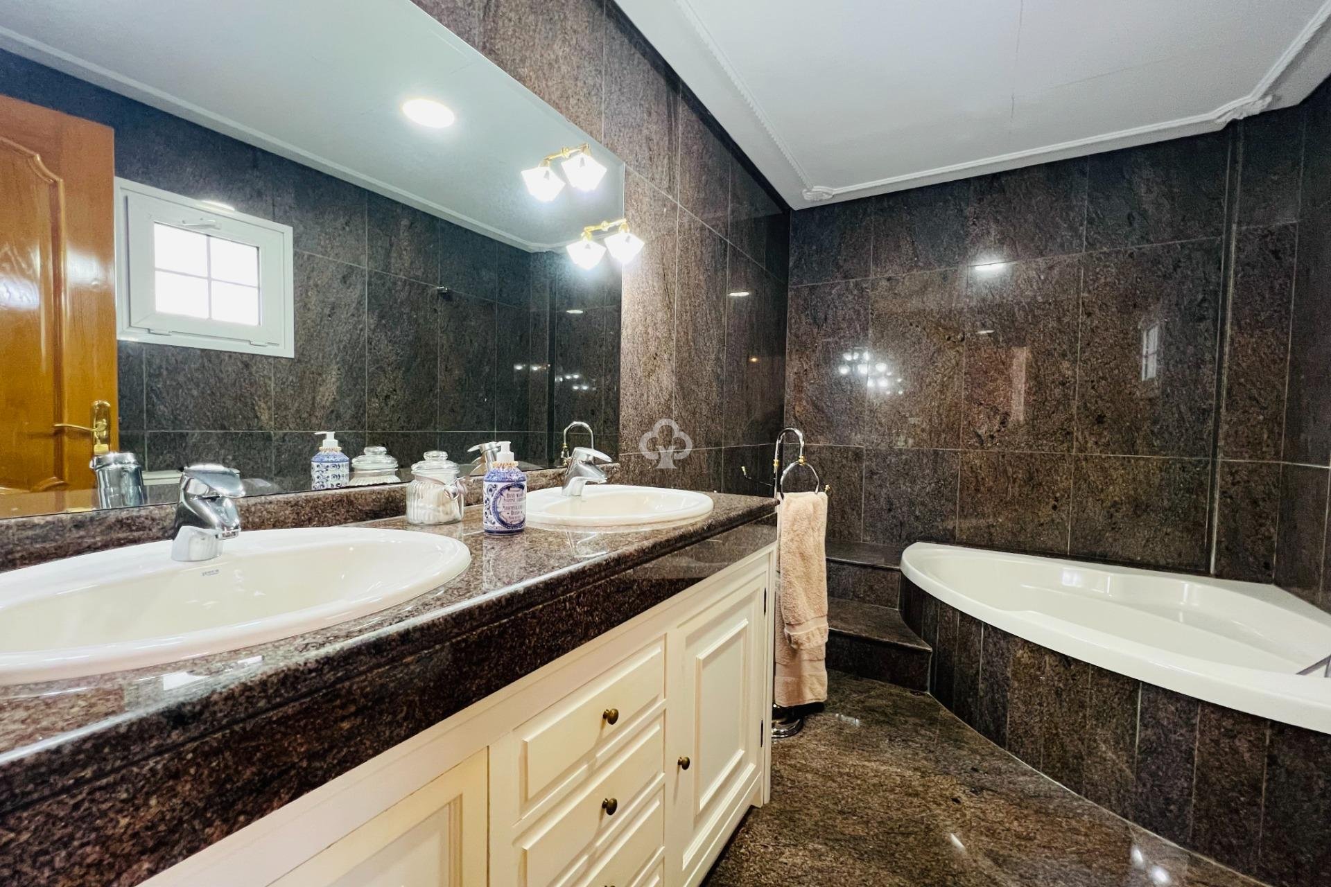 Reventa - Chalet -
Fuengirola - Centro