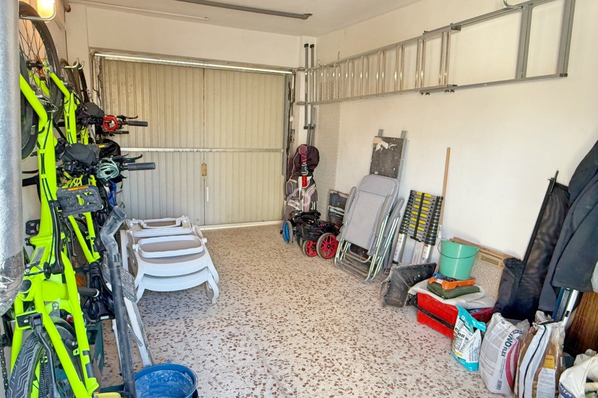 Reventa - Chalet -
Guardamar del Segura - Urbanizaciones