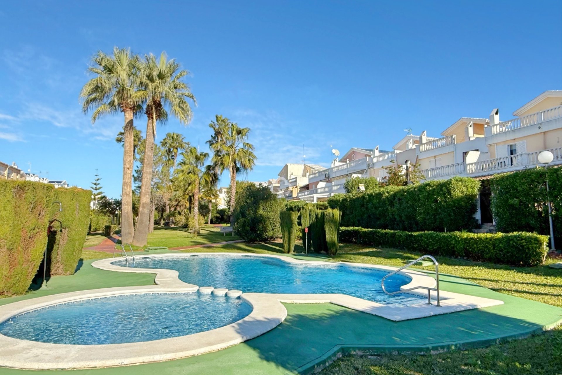 Reventa - Chalet -
Guardamar del Segura - Urbanizaciones