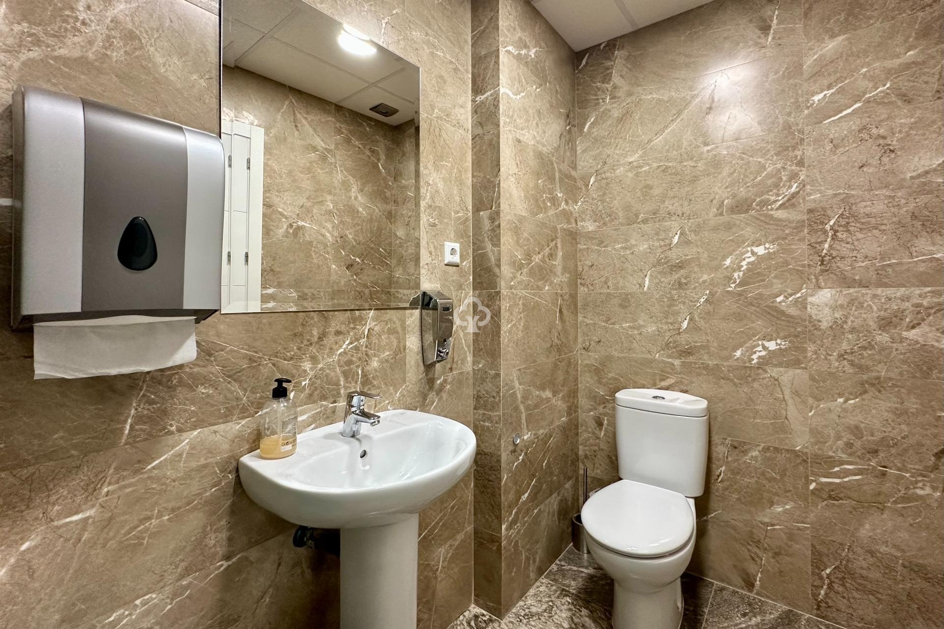 Reventa - Local comercial -
Mijas - Las Cañadas