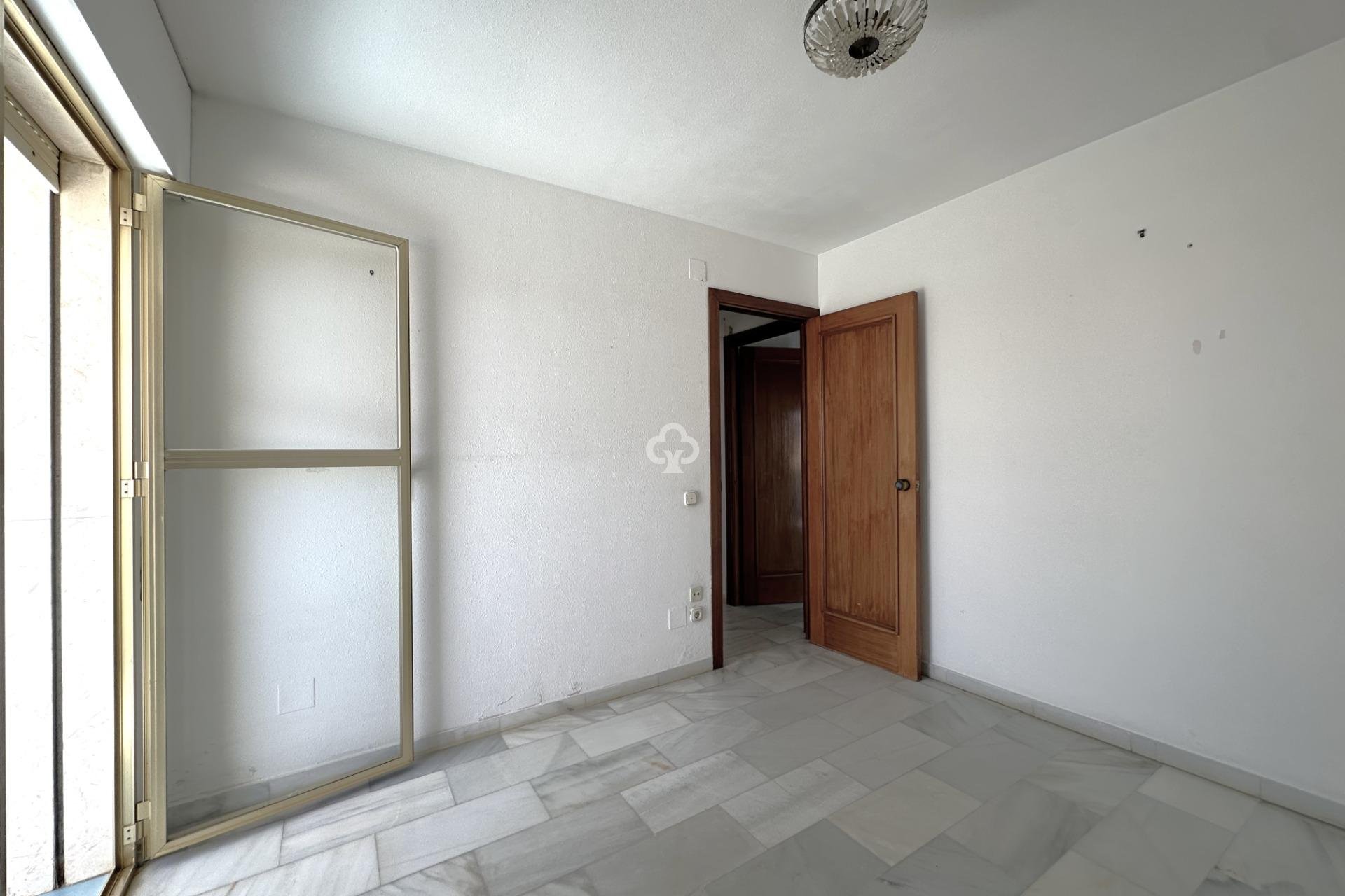 Reventa - Piso -
Fuengirola - Puerto Deportivo