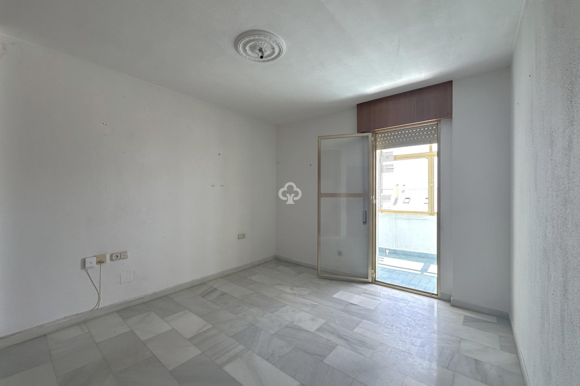 Reventa - Piso -
Fuengirola - Puerto Deportivo