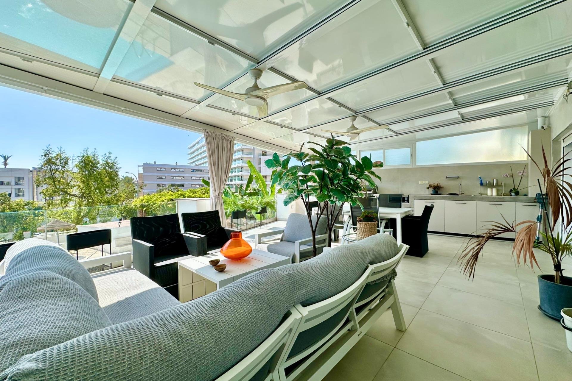 Reventa - Planta baja -
Torremolinos - Playa el bajondillo