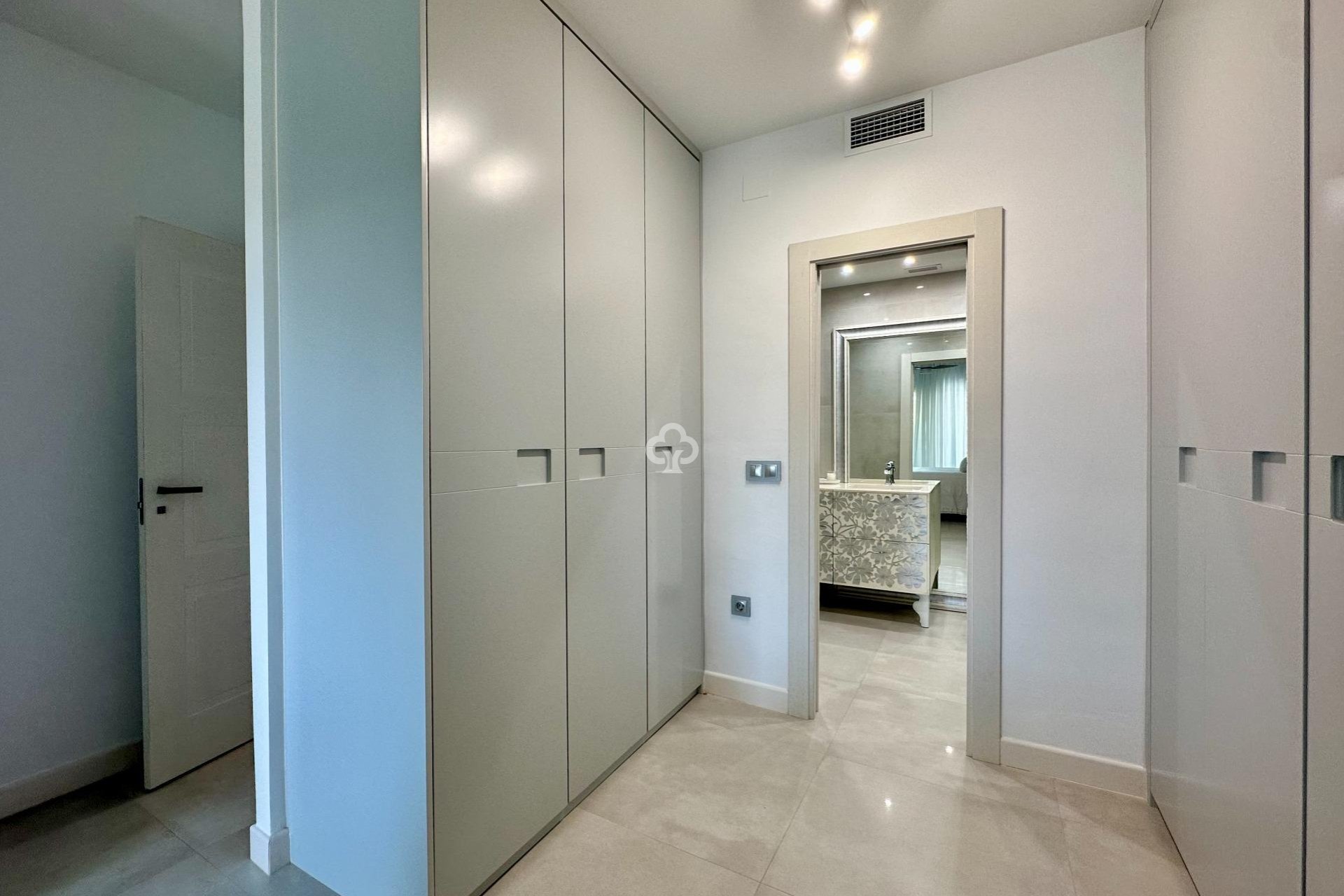 Reventa - Planta baja -
Torremolinos - Playa el bajondillo