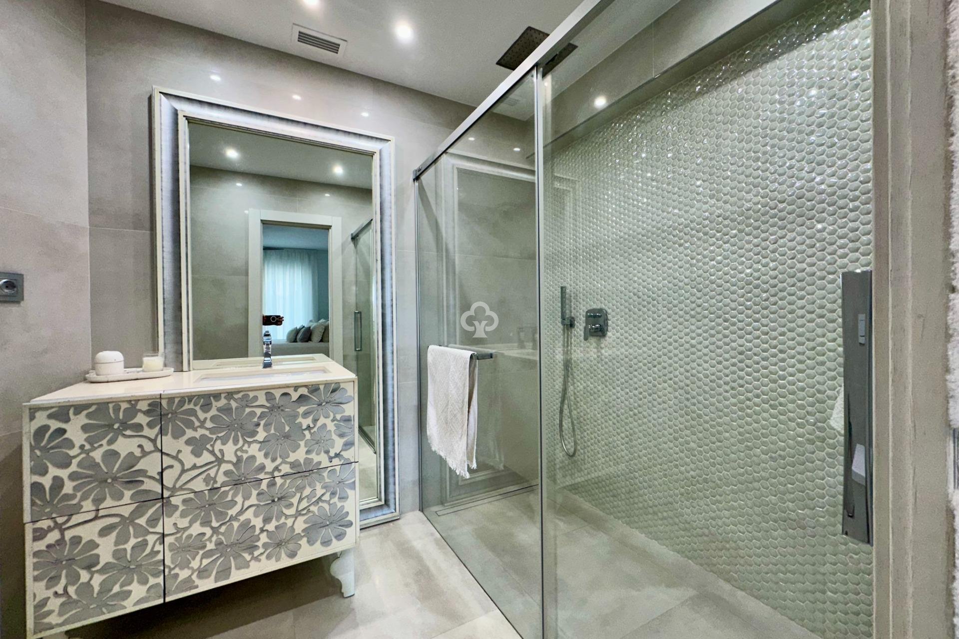 Reventa - Planta baja -
Torremolinos - Playa el bajondillo