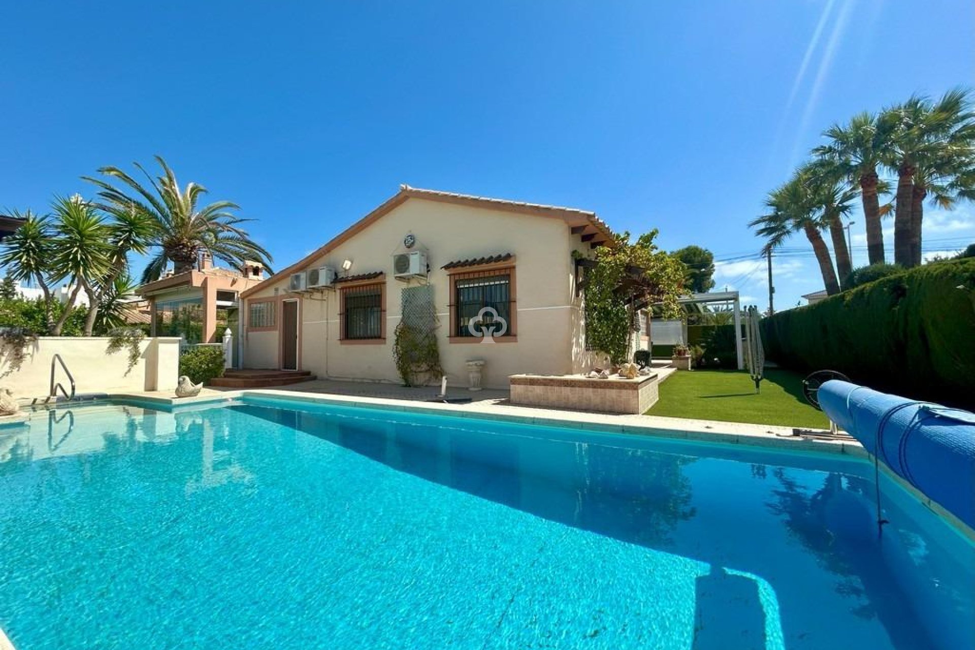 Reventa - Villa -
Orihuela Costa - Aguamarina