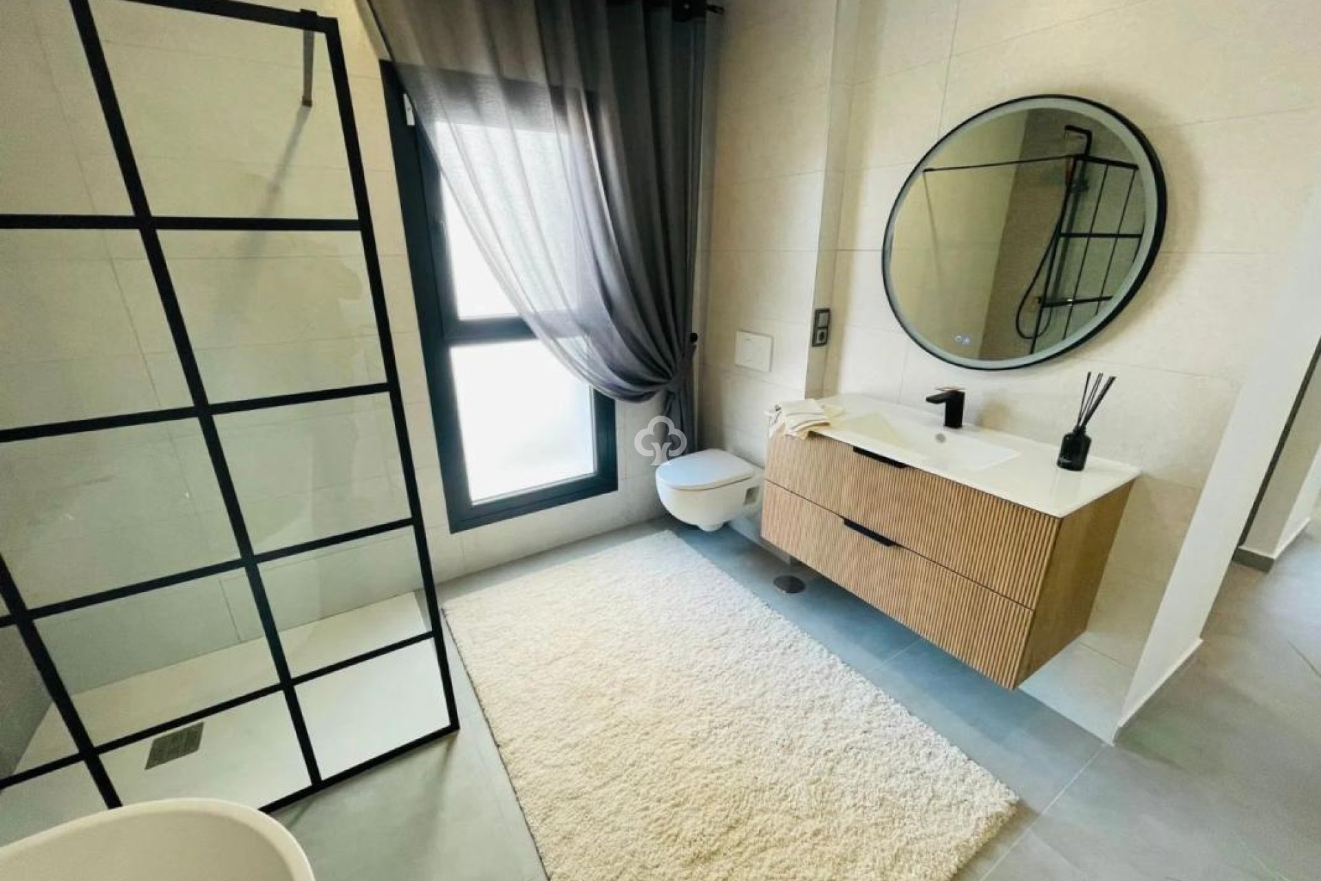 Uudiskohde - Chalet independiente -
Torrevieja - Calle Áncora