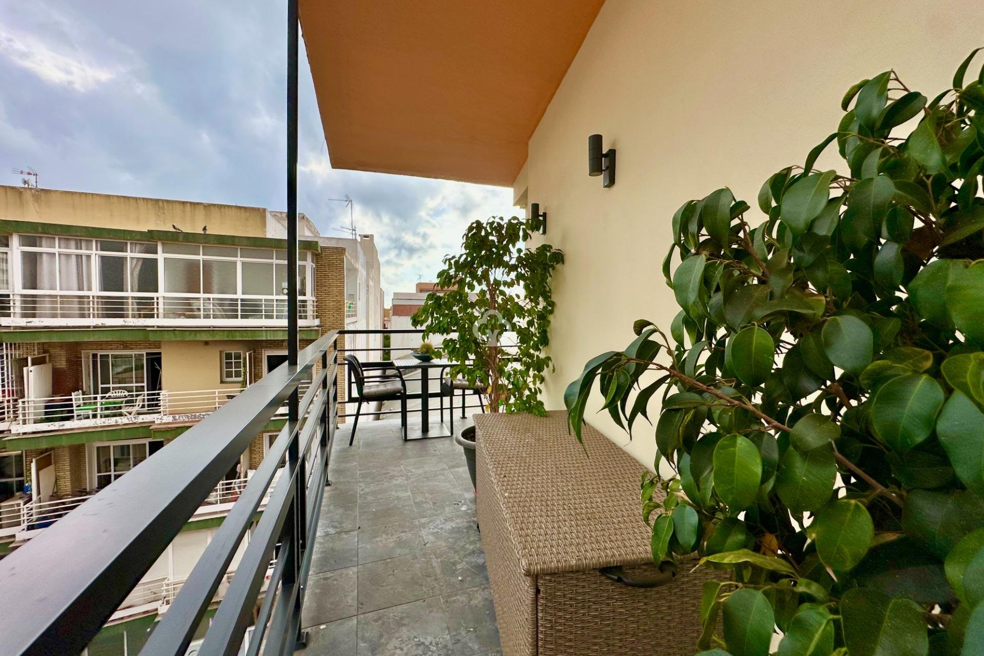 Wiederverkauf - Apartamento -
Fuengirola - 1ª Línea de playa