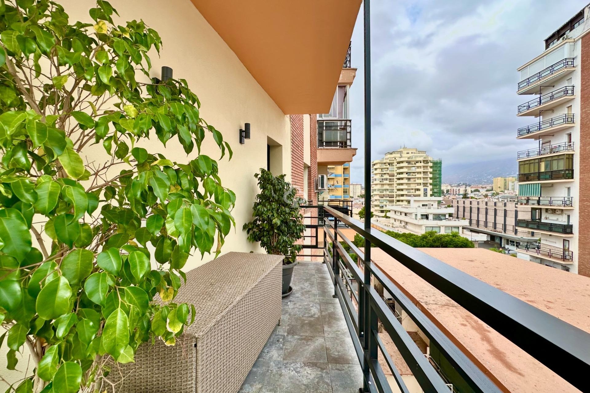 Wiederverkauf - Apartamento -
Fuengirola - 1ª Línea de playa