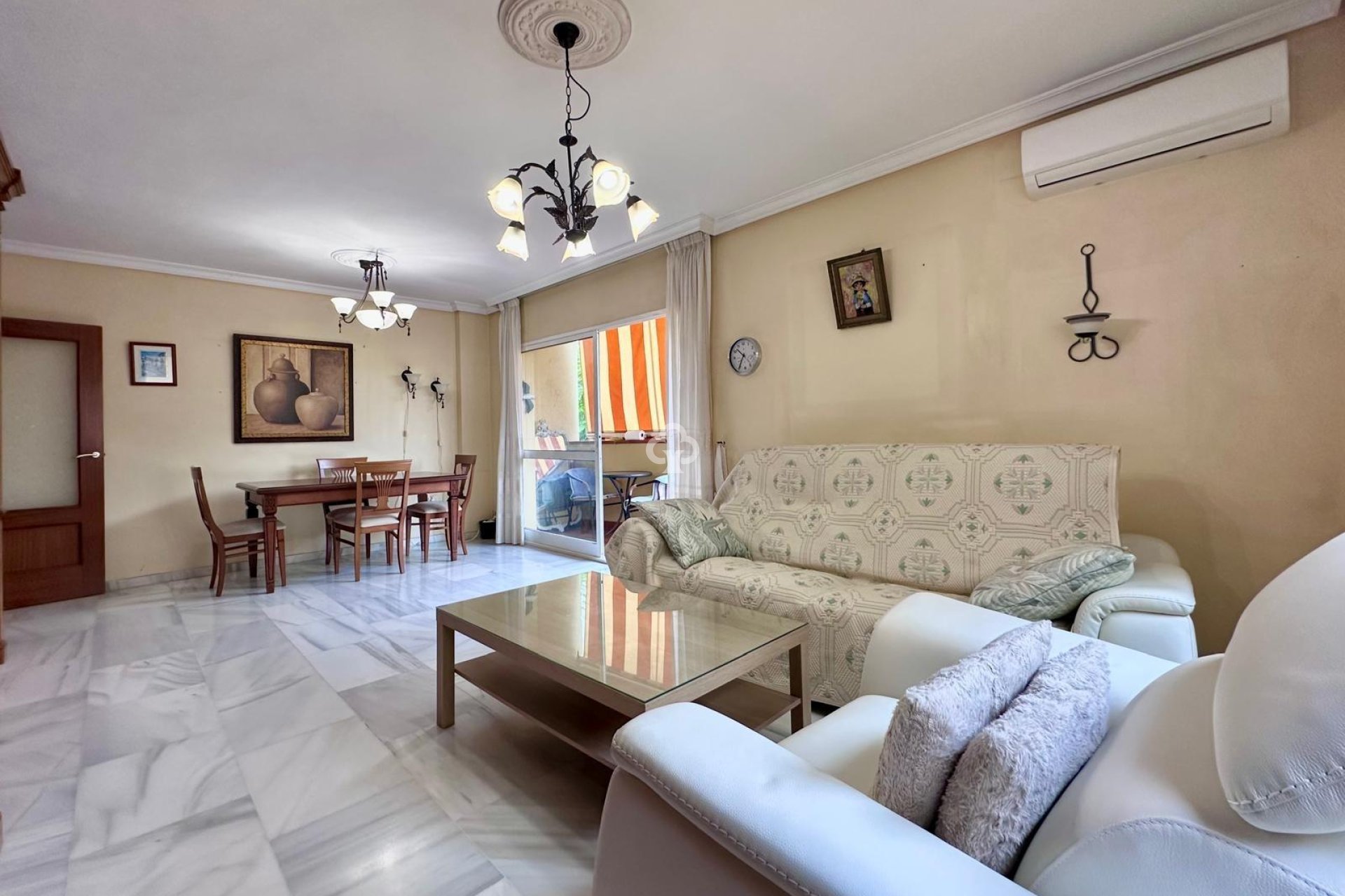 Wiederverkauf - Apartamento -
Fuengirola - Centro Ciudad