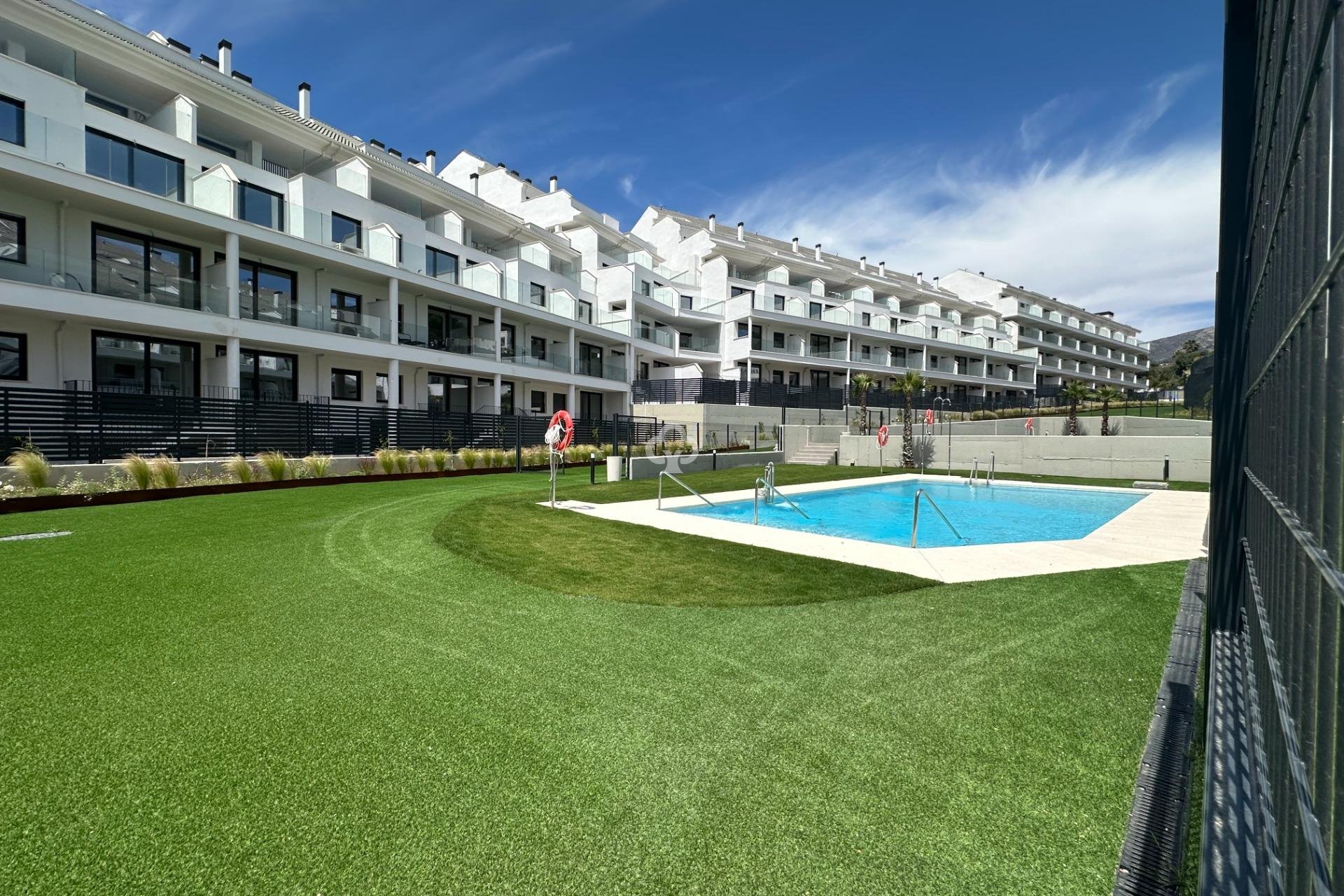 Wiederverkauf - Apartamento -
Fuengirola - Torreblanca del Sol