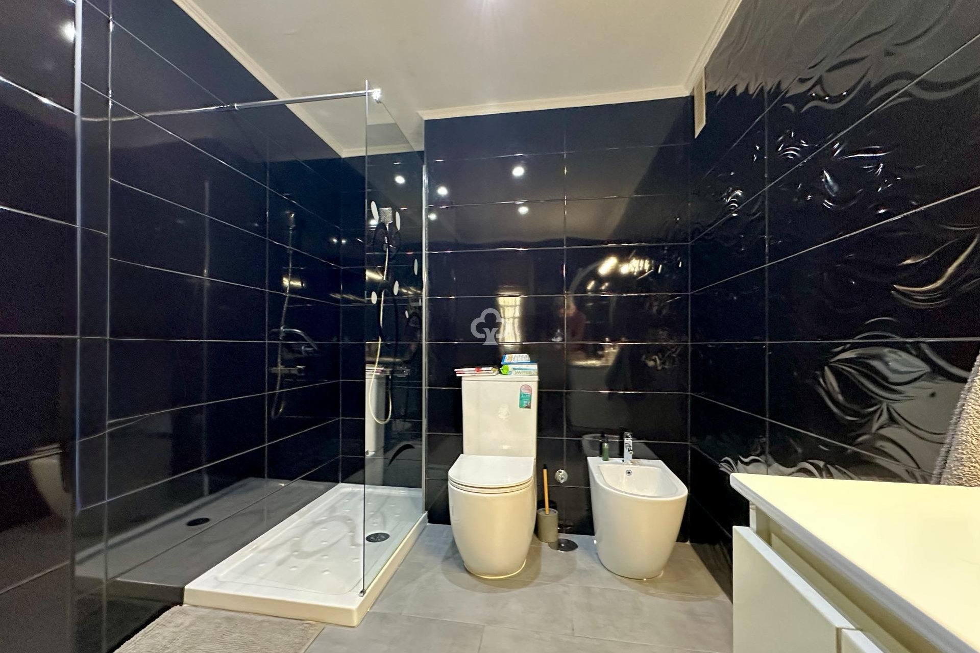 Wiederverkauf - Apartamento -
Torremolinos - Centro