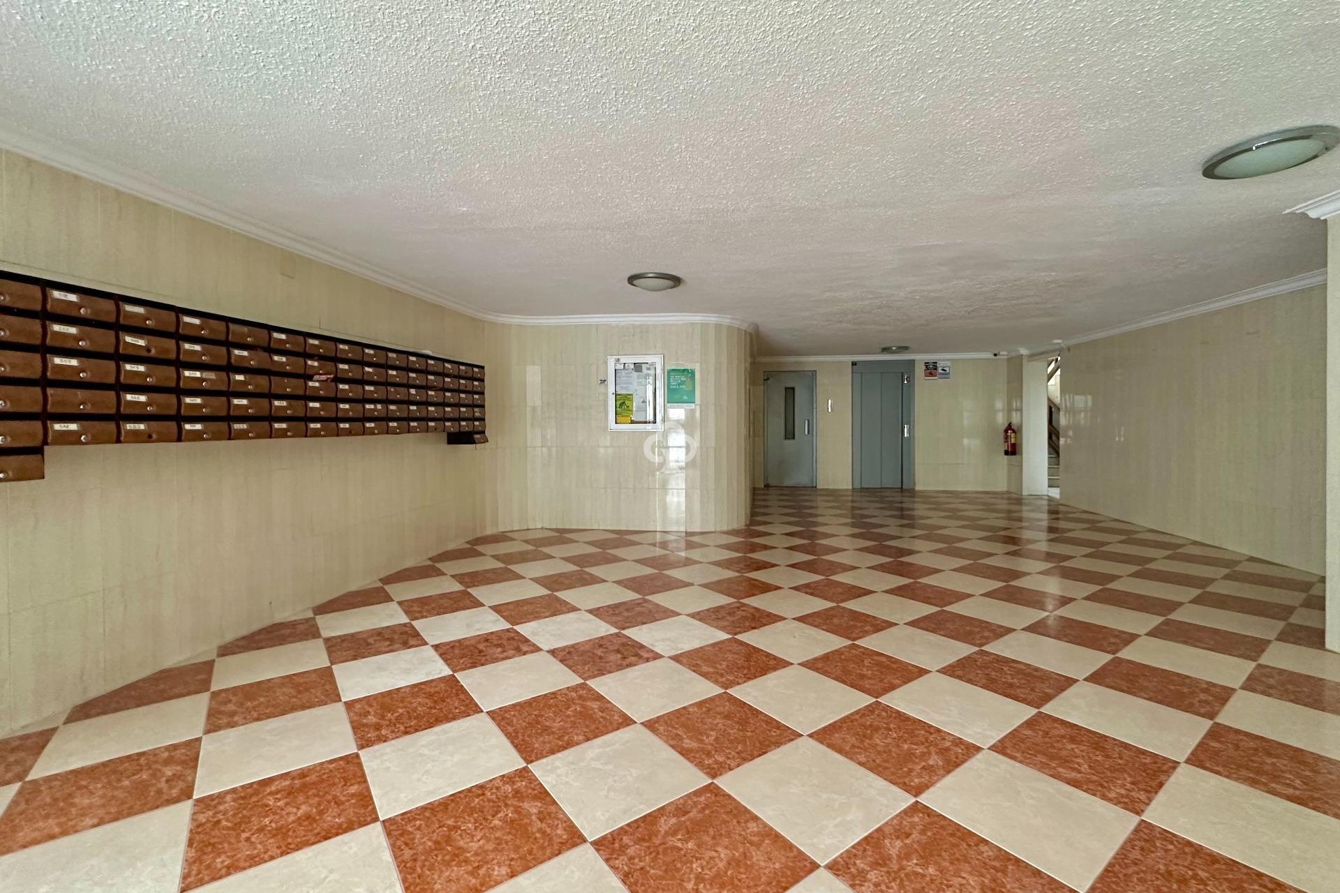 Wiederverkauf - Apartamento -
Torremolinos - Centro