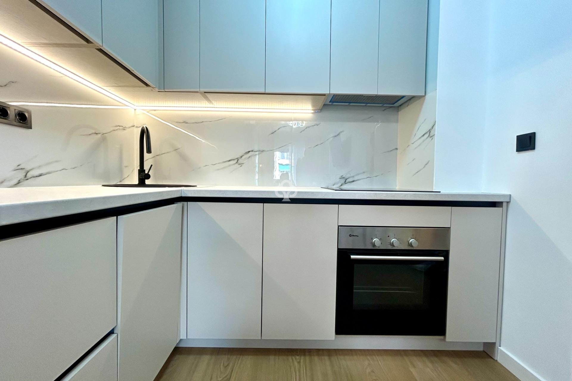 Wiederverkauf - Apartment -
Torrevieja - Punta Prima