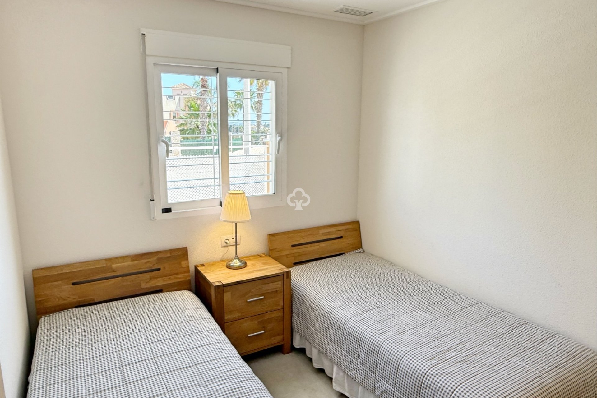 Wiederverkauf - Bungalow -
Orihuela Costa - Punta Prima