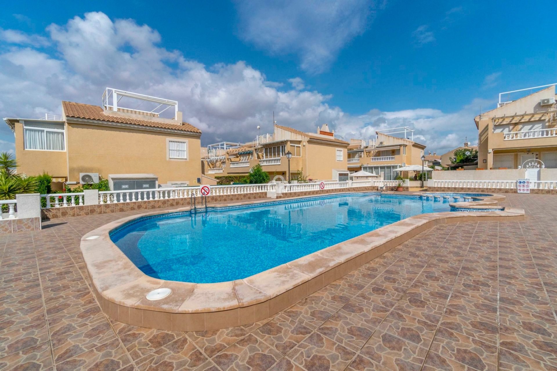 Wiederverkauf - Bungalow -
Torrevieja - Nueva Torrevieja - Aguas Nuevas