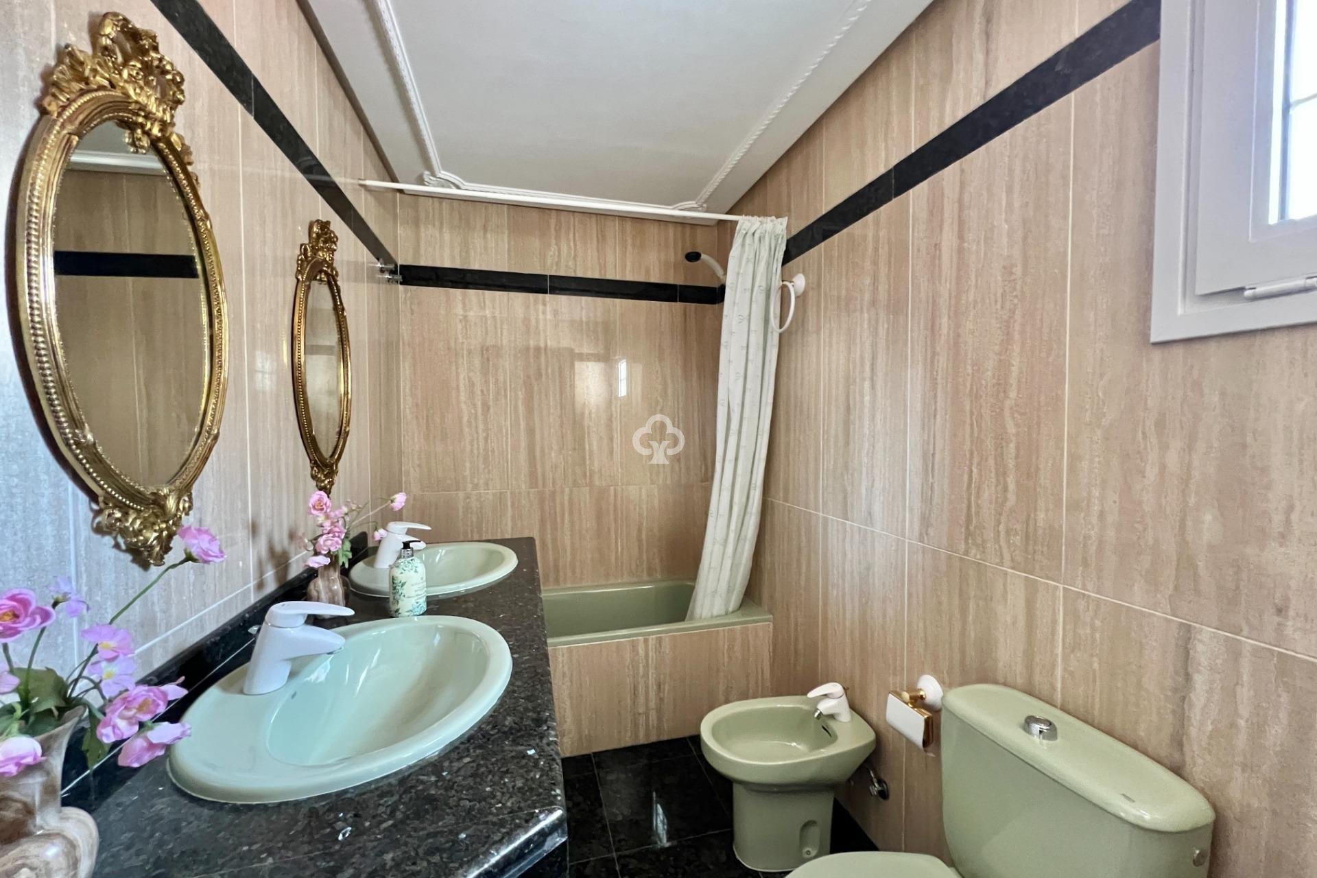 Wiederverkauf - Chalet -
Fuengirola - Centro