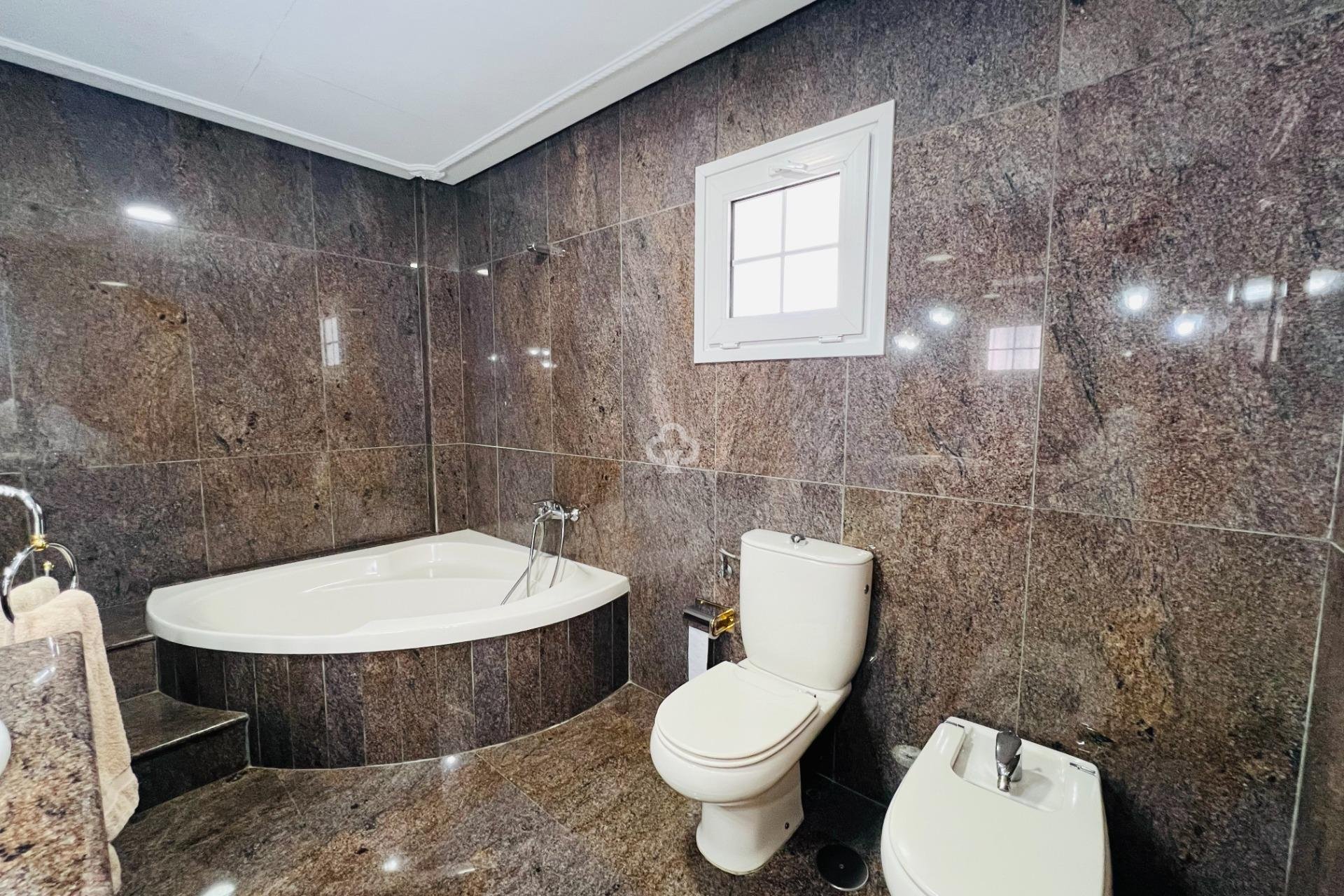 Wiederverkauf - Chalet -
Fuengirola - Centro