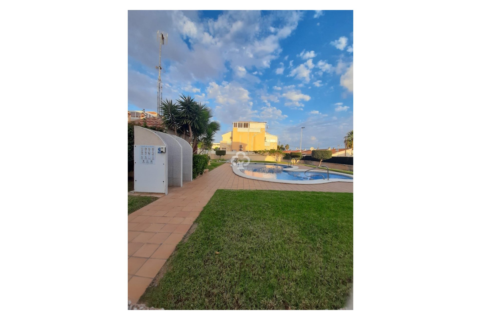 Wiederverkauf - Duplex -
Torrevieja - 03184