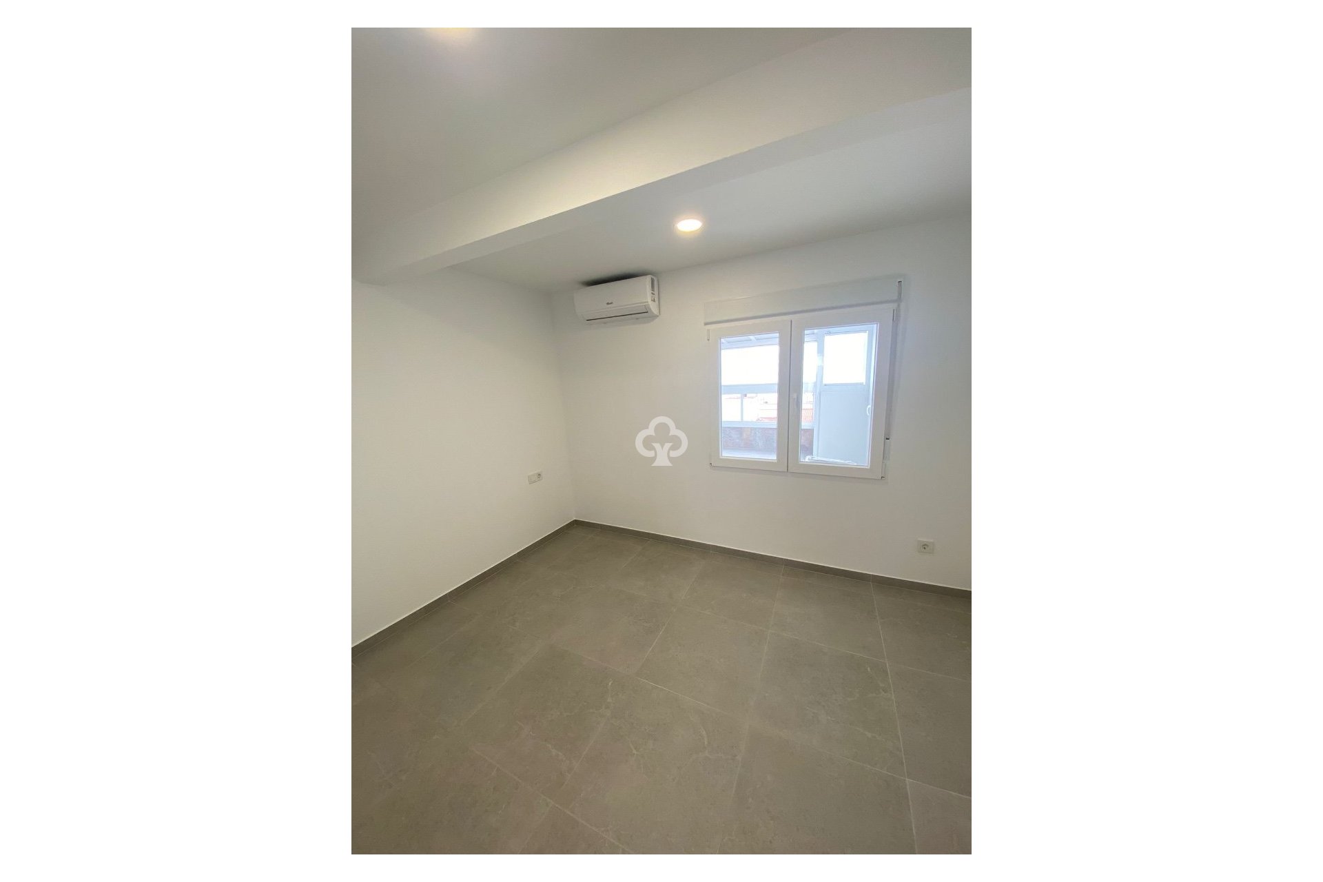 Wiederverkauf - Penthouse -
Torrevieja - 03182, Calle Gumersindo