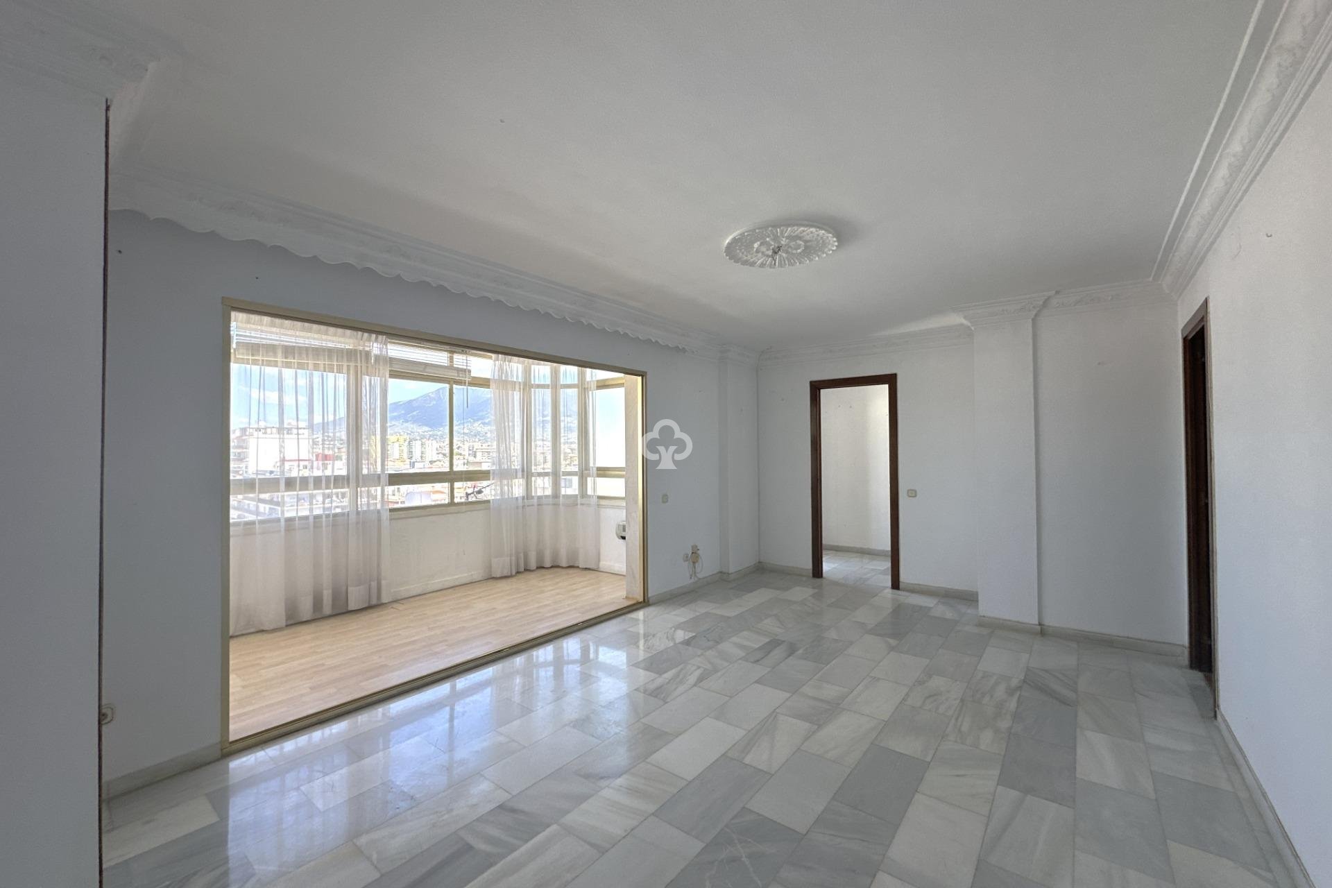 Wiederverkauf - Piso -
Fuengirola - Puerto Deportivo