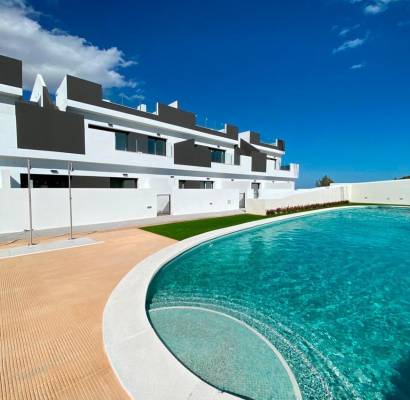 MUUTTOVALMIIT uudet bungalowit, Los Balcones (Torrevieja) – alk. 309.000€