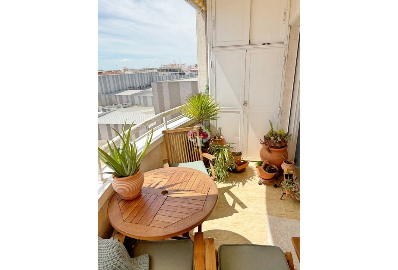 Resale - Apartment / flat -
Torrevieja - Centro