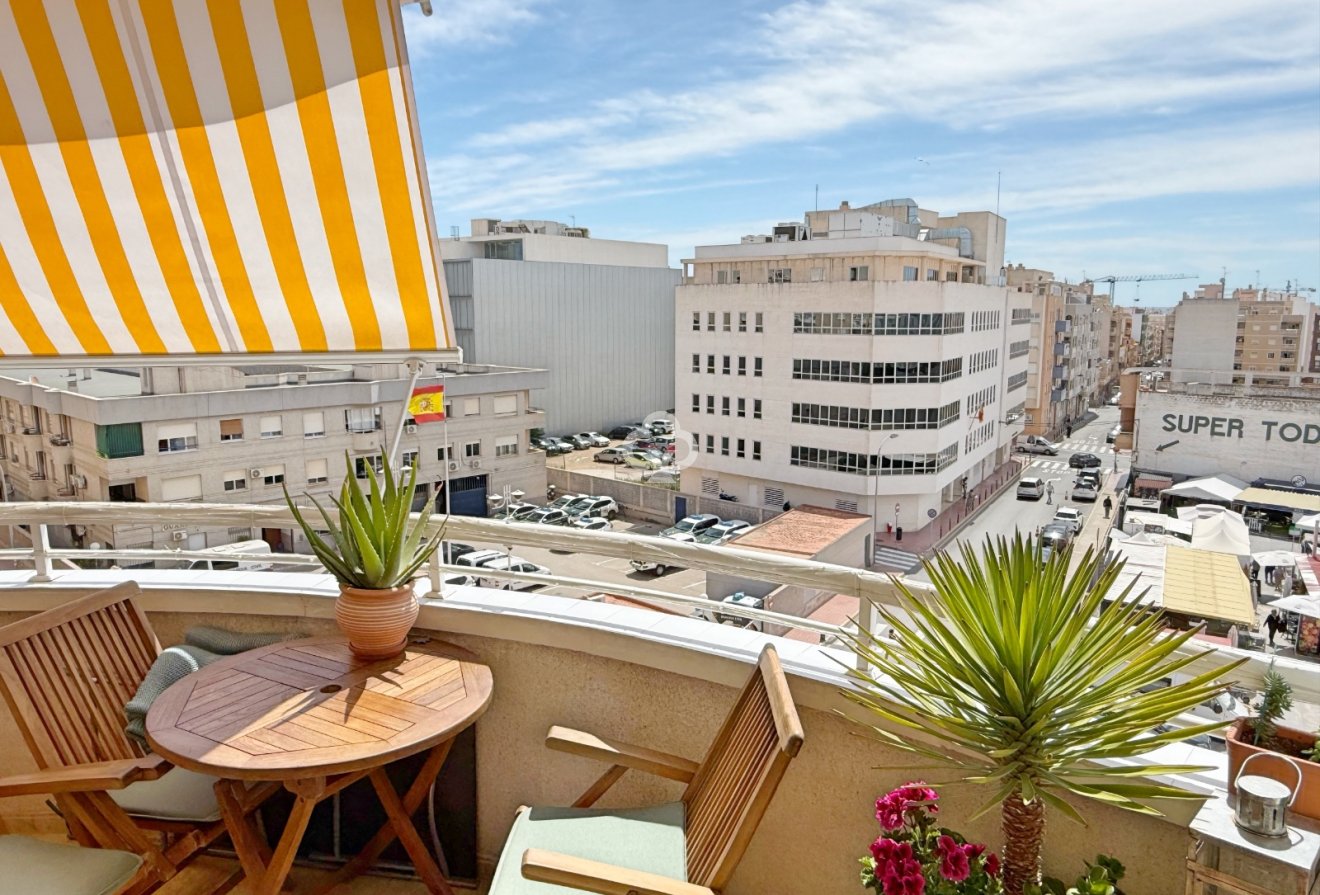Resale - Apartment / flat -
Torrevieja - Centro
