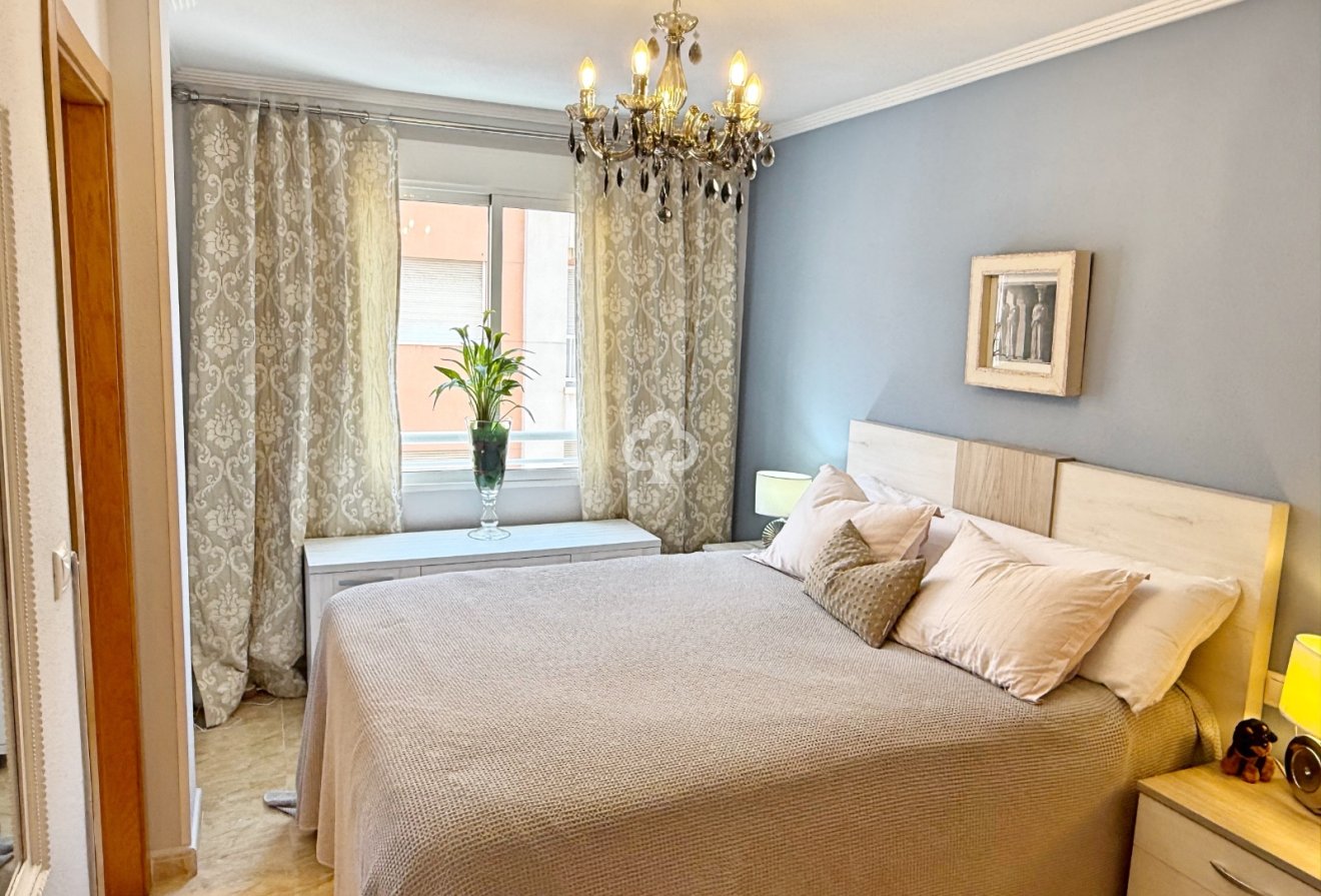 Resale - Apartment / flat -
Torrevieja - Centro