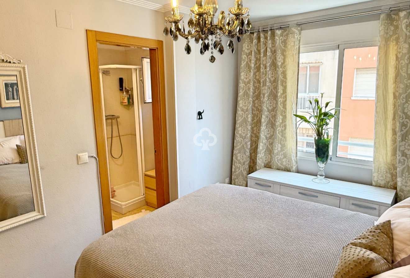 Resale - Apartment / flat -
Torrevieja - Centro