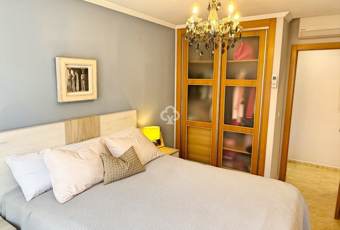 Resale - Apartment / flat -
Torrevieja - Centro