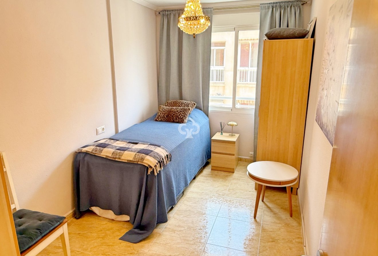 Resale - Apartment / flat -
Torrevieja - Centro