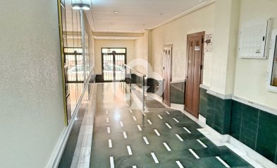 Resale - Apartment / flat -
Torrevieja - Centro