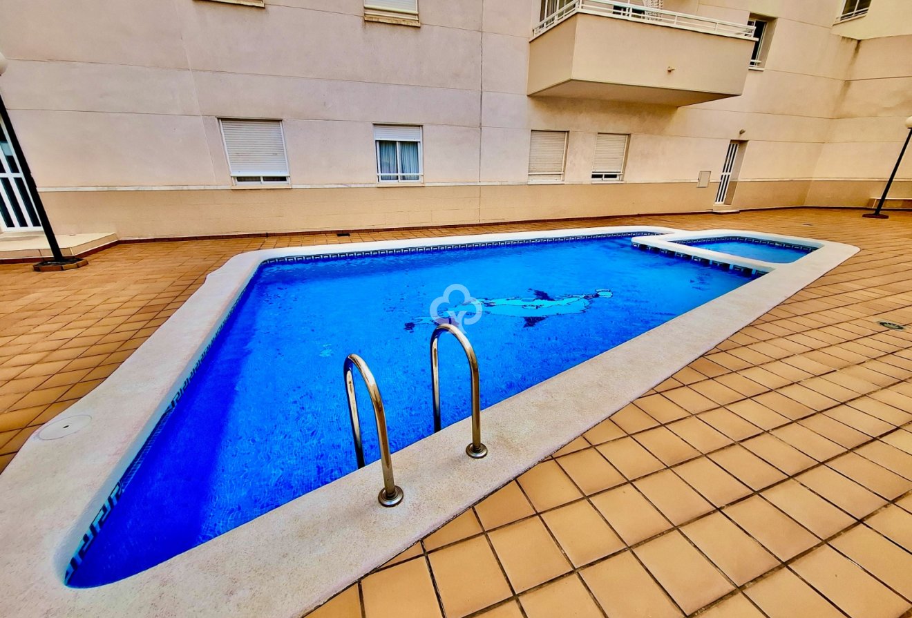 Resale - Apartment / flat -
Torrevieja - Centro