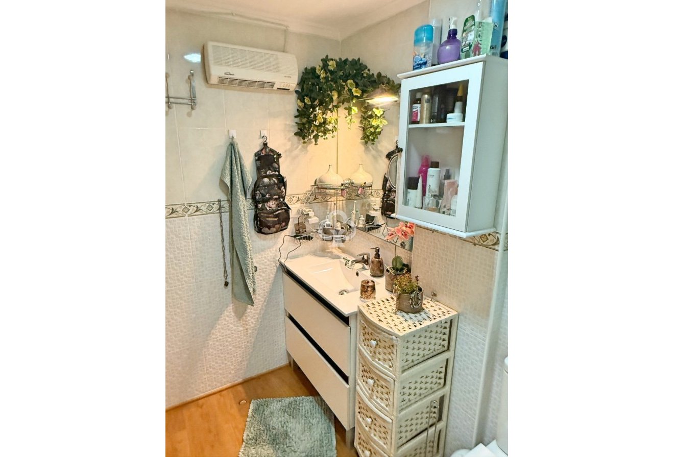 Reventa - Apartamento / piso -
Torrevieja - El Acequión - Los Náufragos