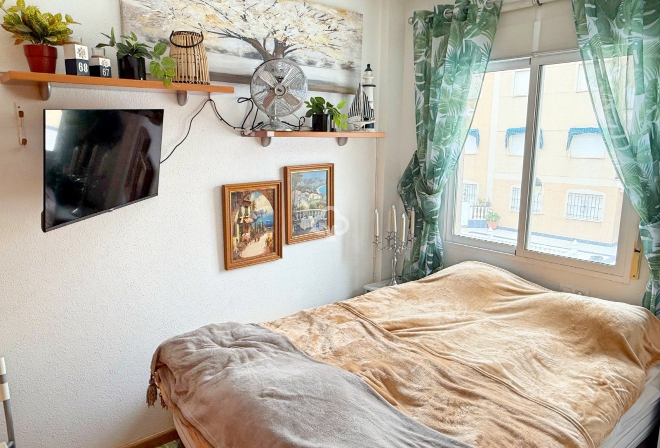 Reventa - Apartamento / piso -
Torrevieja - El Acequión - Los Náufragos