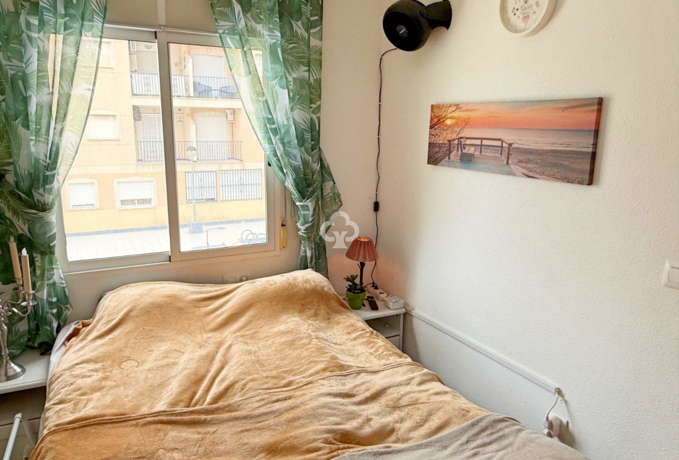 Reventa - Apartamento / piso -
Torrevieja - El Acequión - Los Náufragos