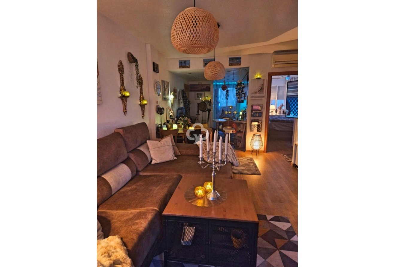 Reventa - Apartamento / piso -
Torrevieja - El Acequión - Los Náufragos