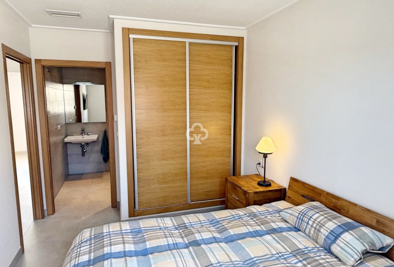 Resale - Bungalow -
Orihuela Costa - Punta Prima